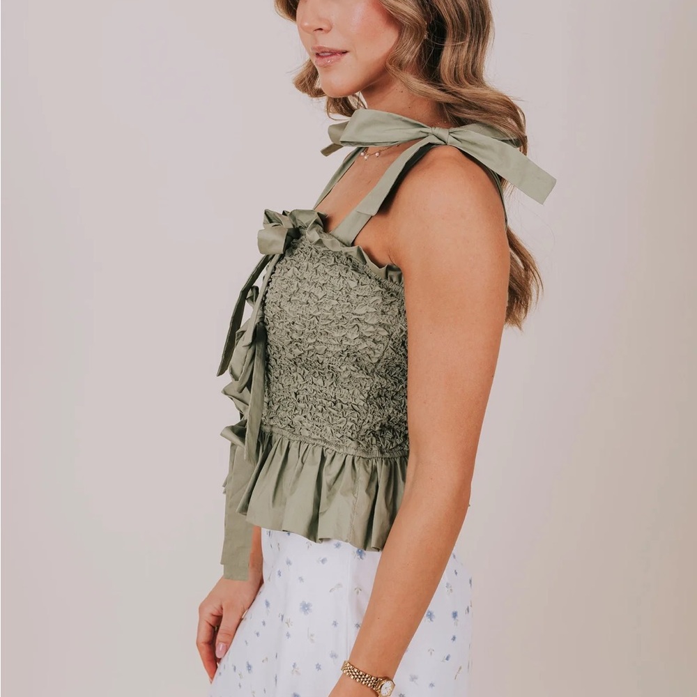 Green Ruffle Tie-Front Top Size M - Picture 2 of 7